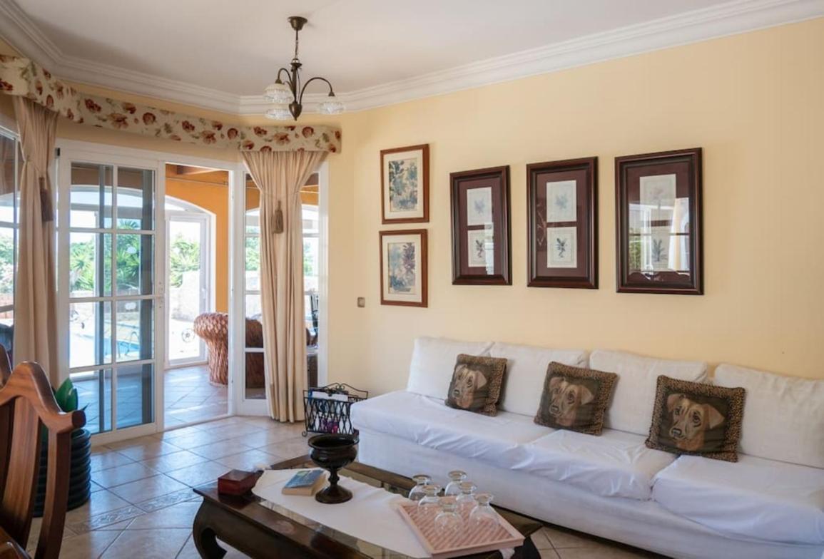 Holiday Villa Vergel With Huge Private Pool, Jacuzzi, Sauna & Bbq By Amazzzing Travel Caleta De Fuste Exterior photo