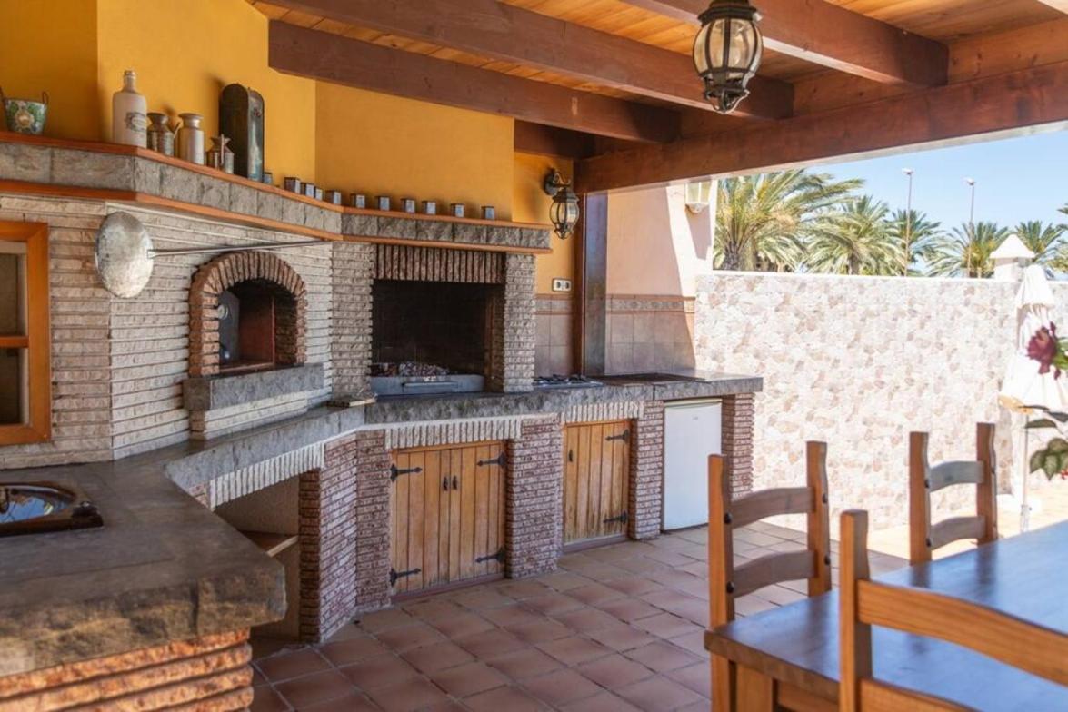 Holiday Villa Vergel With Huge Private Pool, Jacuzzi, Sauna & Bbq By Amazzzing Travel Caleta De Fuste Exterior photo
