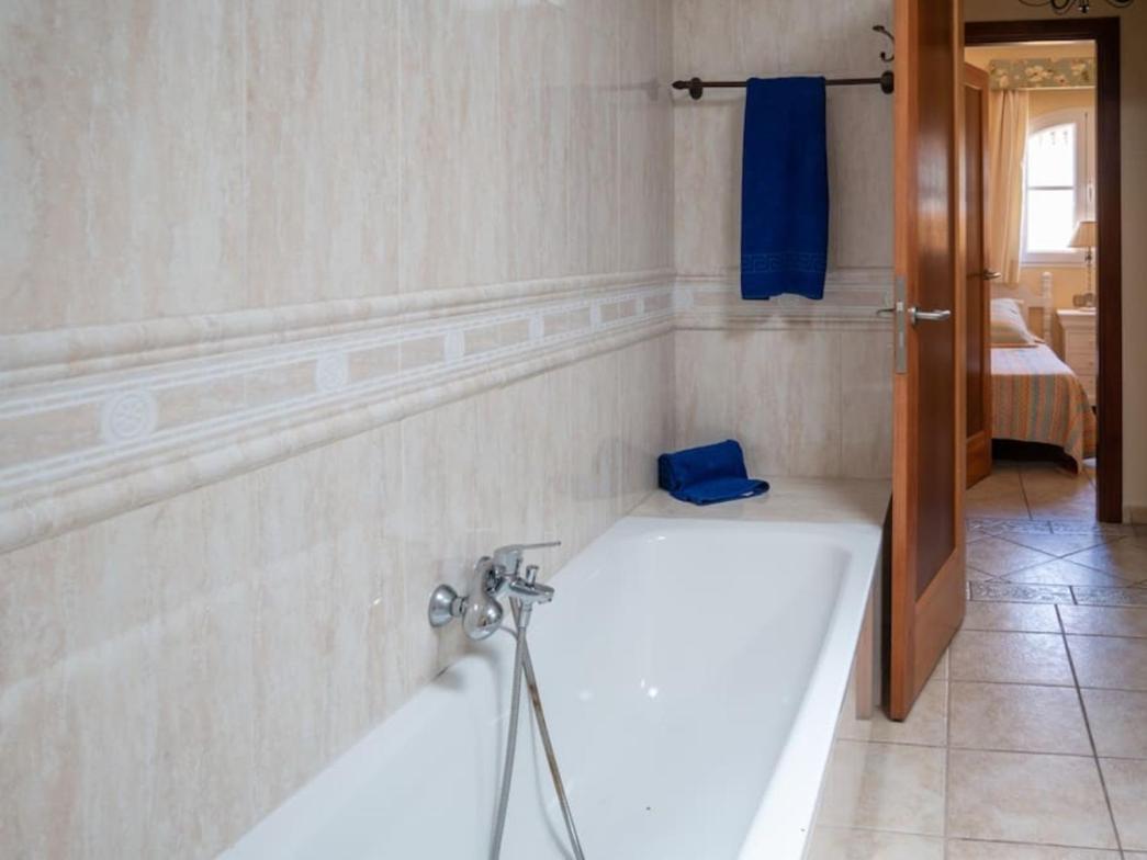 Holiday Villa Vergel With Huge Private Pool, Jacuzzi, Sauna & Bbq By Amazzzing Travel Caleta De Fuste Exterior photo